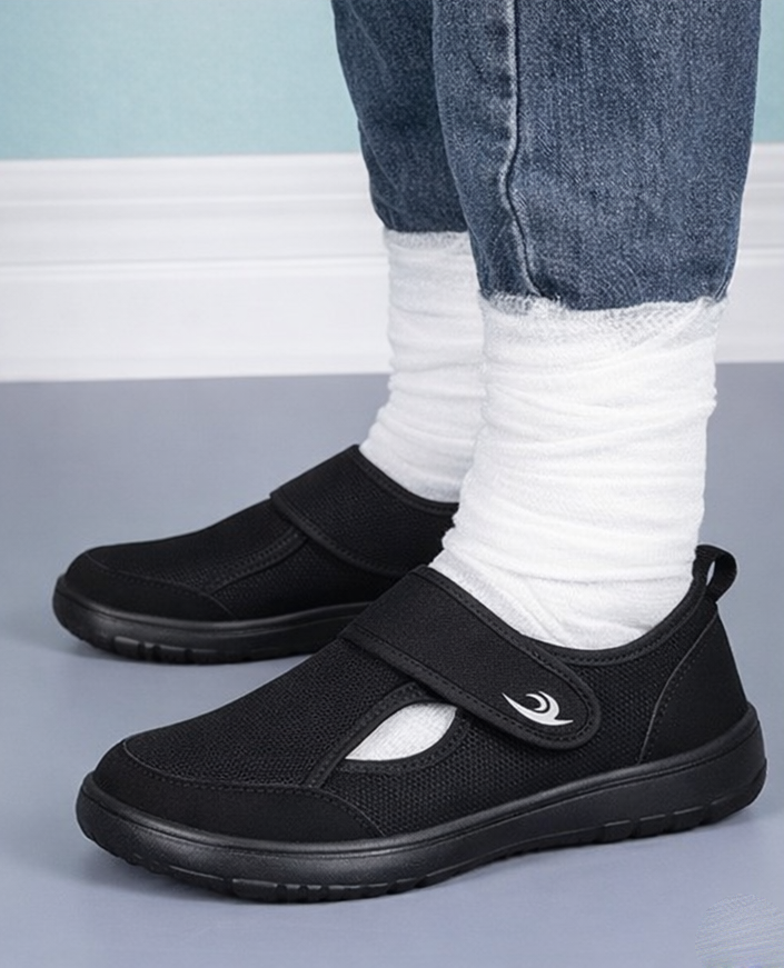 حذاء طبي مريح بتصميم عملي (Slip-On مع لاصق)، مناسب للمشي والاستخدام اليومي